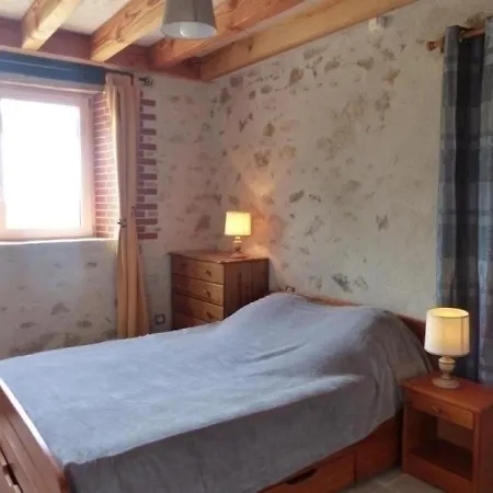 Ferme Eco-restauree Avec Jardin, Jeux Enfants Et Parking Pres De Neris Les Bains - Fr-1-489-40 Holiday home Blomard