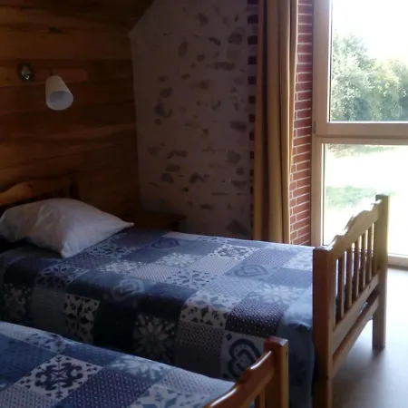 Ferme Eco-restauree Avec Jardin, Jeux Enfants Et Parking Pres De Neris Les Bains - Fr-1-489-40 Blomard