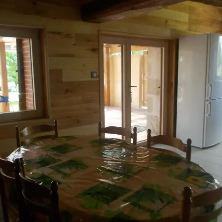 Ferme Eco-restauree Avec Jardin, Jeux Enfants Et Parking Pres De Neris Les Bains - Fr-1-489-40 Blomard