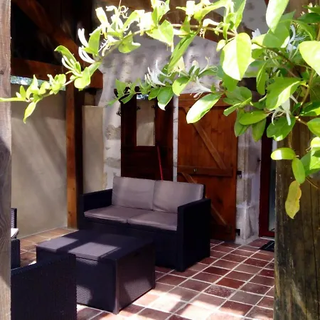 Ferme Eco-restauree Avec Jardin, Jeux Enfants Et Parking Pres De Neris Les Bains - Fr-1-489-40